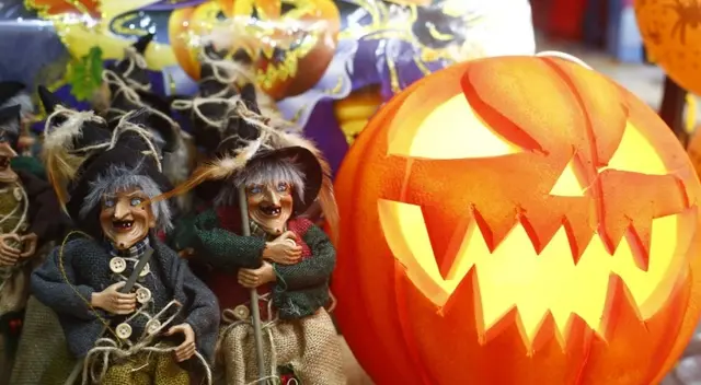 Este sábado se celebra Halloween en todo el mundo, pero ante la pandemia debes permanecer en casa. No están permitidas las reuniones sociales pero organiza una fiesta virtual y desde la pantalla de tu computadora muestra tu mejor disfraz.