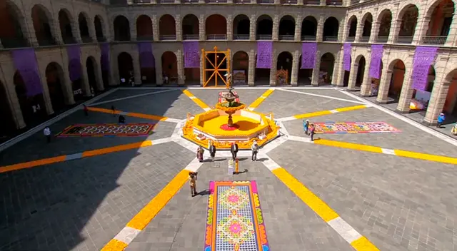 “Con esta ofrenda apegada a costumbres que vienen de lejos, recordamos a los difuntos niños y adultos”, indicó el presidente mexicano López Obrador.