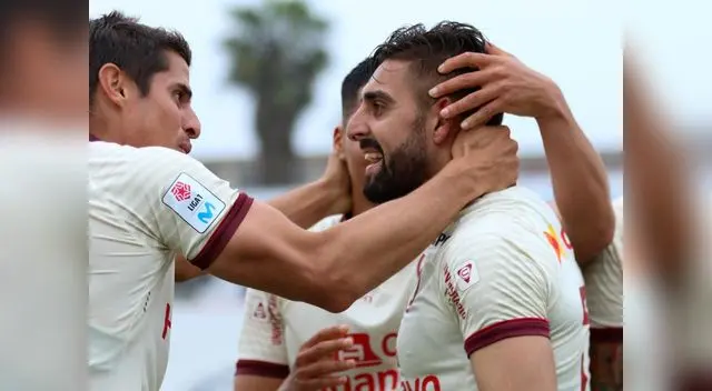 Todos festejan con Urruti por el gol marcado al Alianza Universidad.