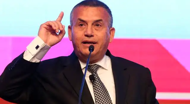 Daniel Urresti aprovechó la sesión en el Pleno para prometer que su partido en el Ejecutivo dará el 100 % de la AFP. Daniel Urresti aprovechó la sesión en el Pleno para prometer que su partido en el Ejecutivo dará el 100 % de la AFP.