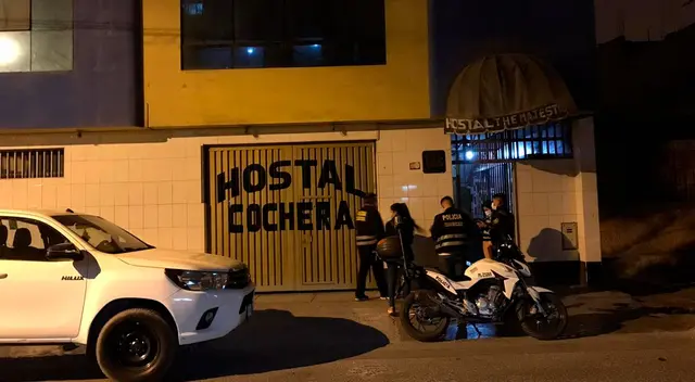 En la habitación 301 de este establecimiento, se halló al sujeto con un corte en la yugular, sangrando y botando espuma por la boca. En la habitación 301 de este establecimiento, se halló al sujeto con un corte en la yugular, sangrando y botando espuma por la boca.