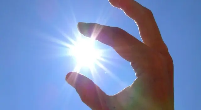 Hay dos tipos de luz: Natural y artificial. Hay dos tipos de luz: Natural y artificial.