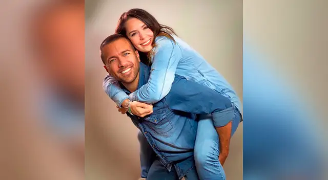 Ambos actores se animaron a tomar batidos preparados con la placenta de Yiddá Eslava.