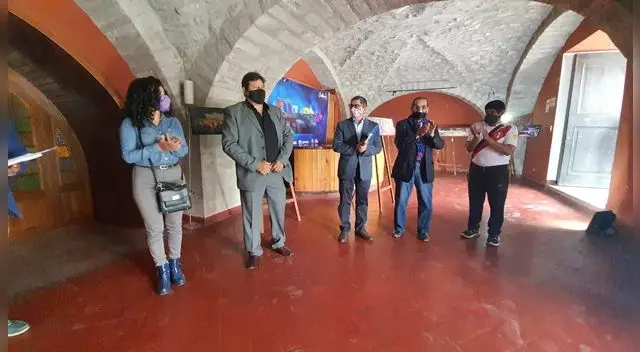 presentan exposición de pinturas como parte del Bicentenario de la Independencia