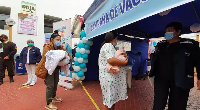 Madres y recién nacidos fueron vacunados. Madres y recién nacidos fueron vacunados.