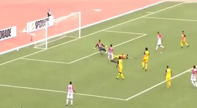 Accel Campos tuvo en sus pies una de las más claras ocasiones de gol en partido por la Liga 2.