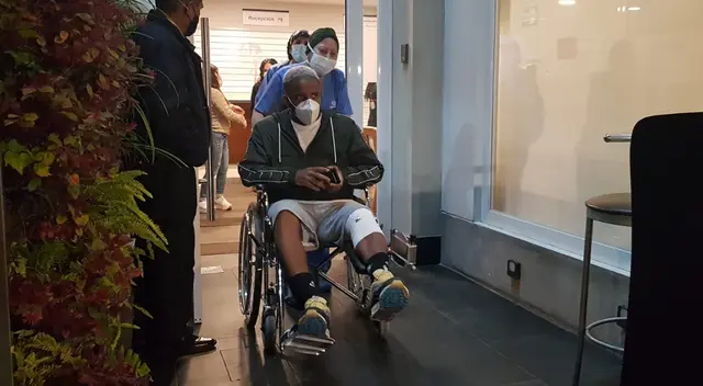 Jefferson Farfán se mostró positivo tras abandonar clínica local. Jefferson Farfán se mostró positivo tras abandonar clínica local.