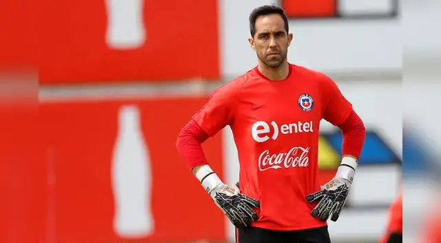 Claudio Bravo regresa a la selección chilena, después de estar ausentes en las dos primeras fechas.