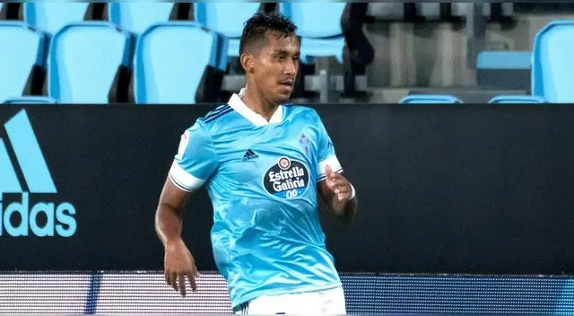 Renato Tapia venía desarrollando un buen partido , pero se lesionó de los gemelos.