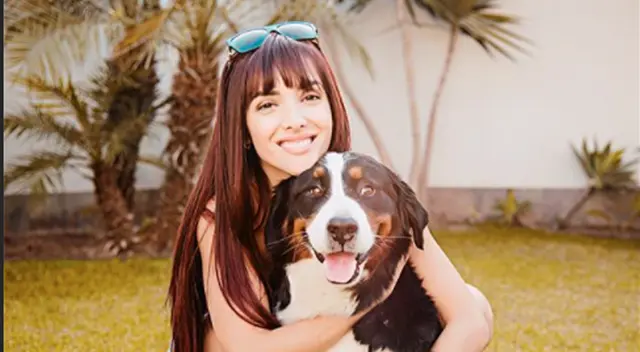 Rosángela Espinoza lloró al devolver perrita a su expareja: “Mi Bianca, te extrañaré”