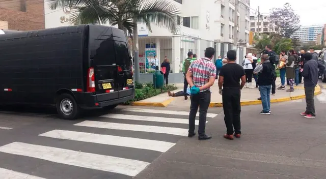 Familiares del difunto de 80 años trasladaron los restos a la morgue central de Lima.