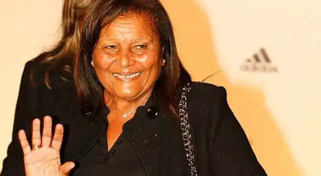 Doña Peta se adelanta a la navidad y lleva regalos a los niños de SJL Doña Peta se adelanta a la navidad y lleva regalos a los niños de SJL