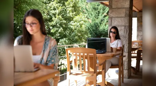 Es preferible evitar mencionar en sus redes sociales parte de sus planes de viaje.