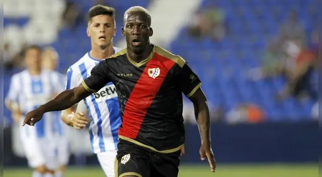 Luis Advíncula en su tercera temporada en el Rayo Vallecano se nacionalizará español.