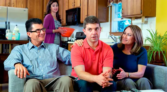 Un matrimonio tiene más opción de perdurar si hay distancias entre el nuevo hogar y las familias políticas.