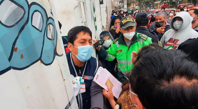 Ciudadanos mostraron su malestar ante la falta de organización del Minsa para la aplicación de este medicamento. Ciudadanos mostraron su malestar ante la falta de organización del Minsa para la aplicación de este medicamento.
