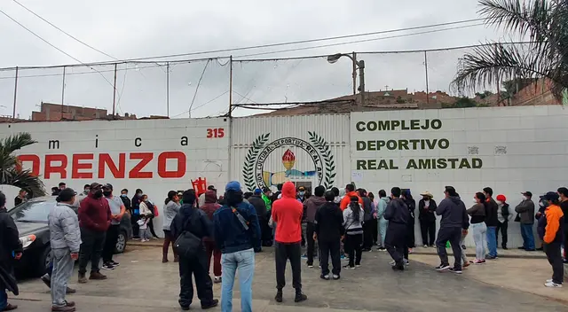 Ciudadanos mostraron su malestar ante la falta de organización del Minsa para la aplicación de este medicamento. Ciudadanos mostraron su malestar ante la falta de organización del Minsa para la aplicación de este medicamento.