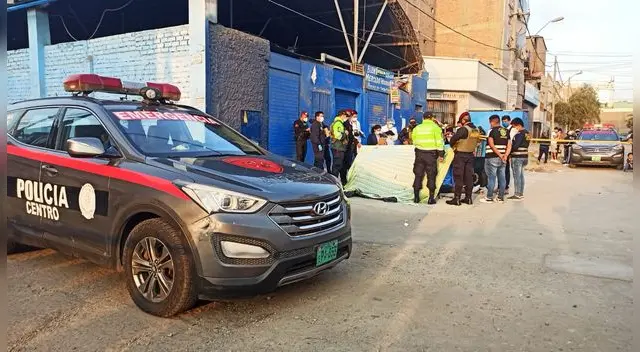hombre es asesinado en el frontis del mercado Huamanga hombre es asesinado en el frontis del mercado Huamanga
