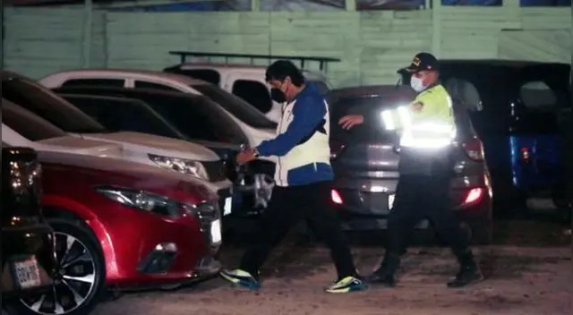 Policías de la comisaría de Dulanto en el Callao intervinieron el 'Privadito' donde participaba Toño Centella y detuvieron en total a cuatro personas.