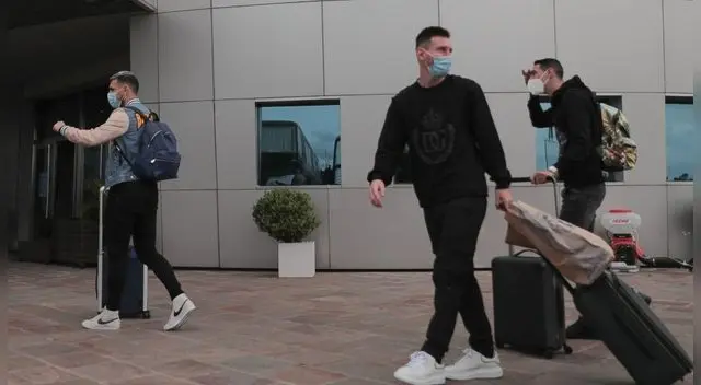Lionel Messi llega con la maleta cargada de ilusiones. Lionel Messi llega con la maleta cargada de ilusiones.