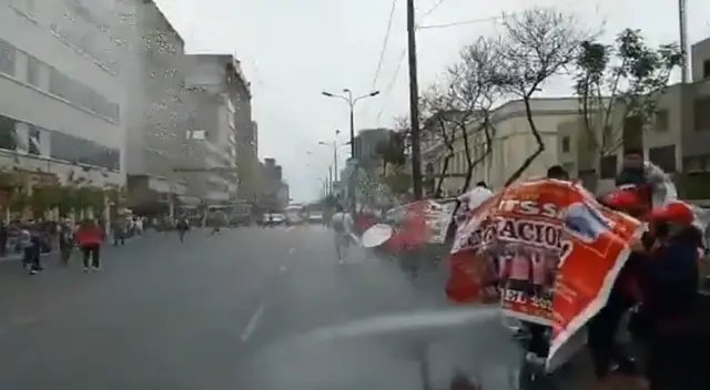 Manifestación al exterior del Congreso de la República Manifestación al exterior del Congreso de la República