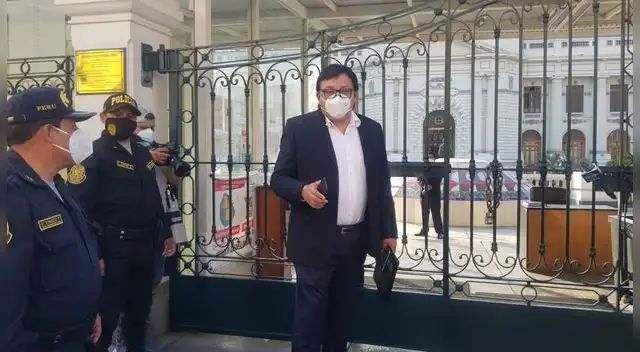 Richard Cisneros llega al Congreso