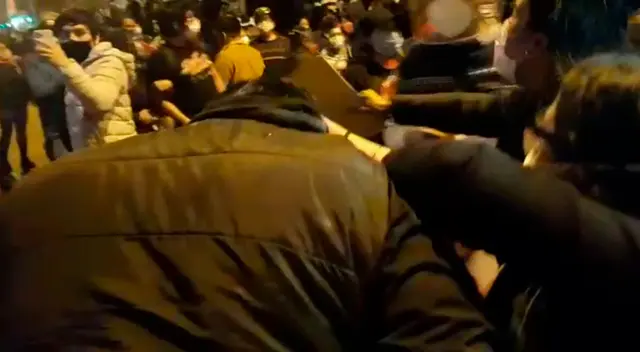 Según los testigos, el sujeto fue herido por un miembro de la Policía Nacional del Perú (PNP).