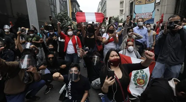 Marcha en el centro de Lima HOY EN VIVO contra la asunción de Manuel Merino como presidente de la República. Marcha en el centro de Lima HOY EN VIVO contra la asunción de Manuel Merino como presidente de la República.