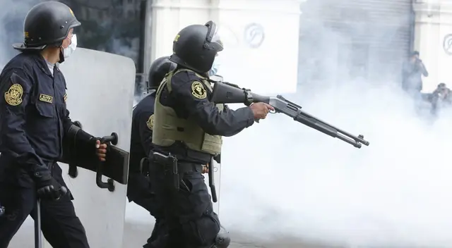 Ciudadanos han tomado las calles de Lima tras golpe de Estado a Martín Vizcarra.