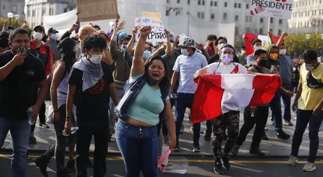 Ciudadanos han tomado las calles de Lima tras golpe de Estado a Martín Vizcarra.