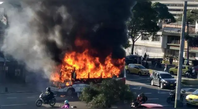 La Policía confirmó la muerte y el incendio en la estación de San Mateo.