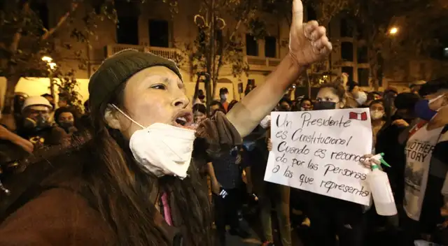 Ciudadanos han tomado las calles de Lima tras golpe de Estado a Martín Vizcarra.