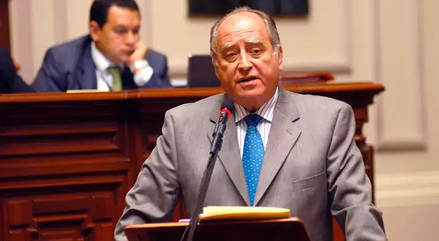 Ántero Flores-Aráoz, nuevo presidente del Consejo de Ministros designado por Manuel Merino de Lama tras consumarse el Golpe de Estado contra Martín Vizcarra.