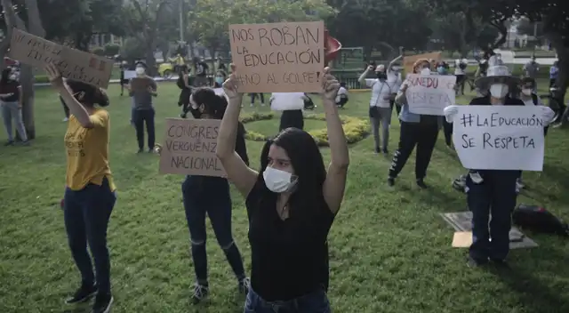 Manifestantes se hicieron presente en los exteriores de Sunedu.