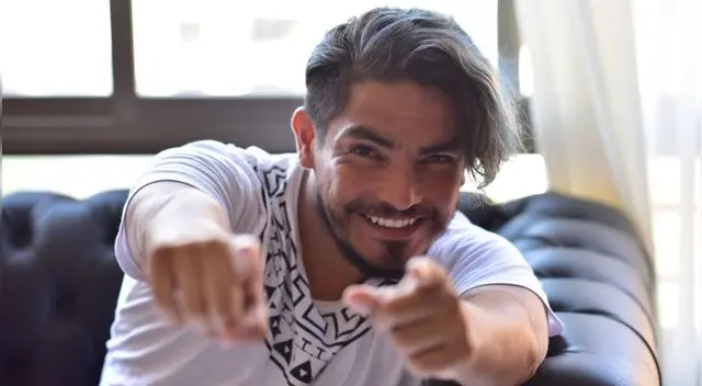 El actor Erick Elera se lanzó como emprendedor en plena pandemia, y mostró cómo son las hamburguesas que vende en su local.