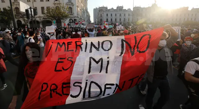 Las manifestaciones en rechazo al Congreso y Merino de Lama continúan en la capital, así como en varias regiones del país.