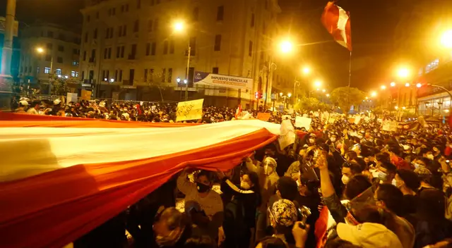 Hasta el momento, entre jóvenes, adultos y adultos mayores vienen copando las calles principales de la capital y demás regiones del país para exigir la dimisión de Manuel Merino.