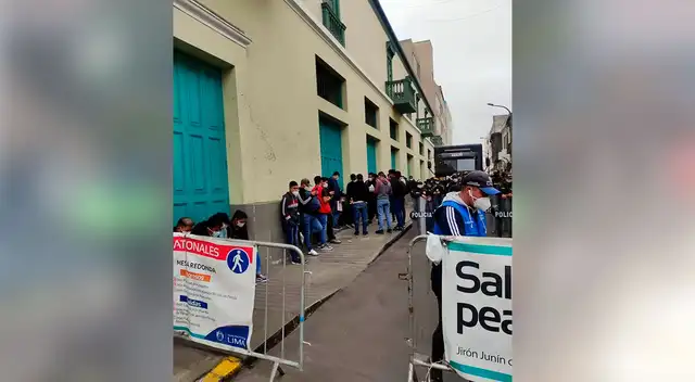 Grupo terna en la marcha contra Manuel Merino Grupo terna en la marcha contra Manuel Merino
