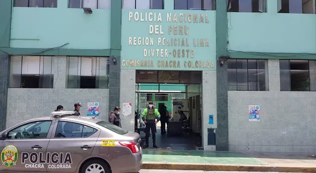 PNP obligó a joven a borrar todas las fotografías y videos que había capturado minutos antes. PNP obligó a joven a borrar todas las fotografías y videos que había capturado minutos antes.