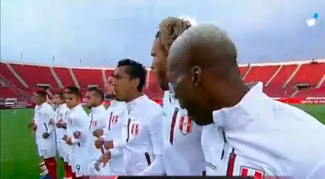 Futbolistas se unieron en señal de protesta contra la corrupción. Futbolistas se unieron en señal de protesta contra la corrupción.