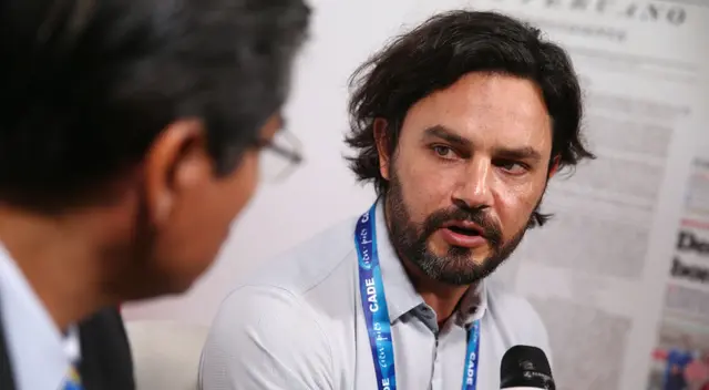 Daniel Olivares, congresista del Partido Morado.