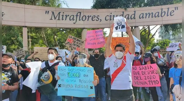 Protestas en contra de Manuel Merino en Miraflores Protestas en contra de Manuel Merino en Miraflores