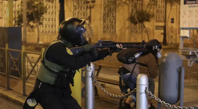 La Policía Nacional del Perú ha usado de forma indiscriminada bombas lacrimógenas. La Policía Nacional del Perú ha usado de forma indiscriminada bombas lacrimógenas.