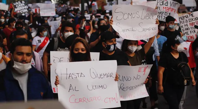 Continúan las manifestaciones contra Manuel Merino de Lama.