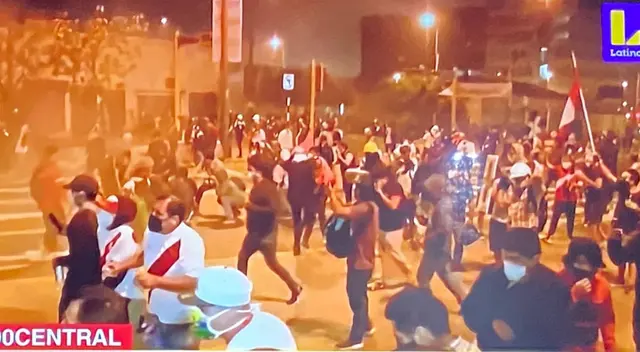 Los disturbios empezaron en Plaza San Martín.