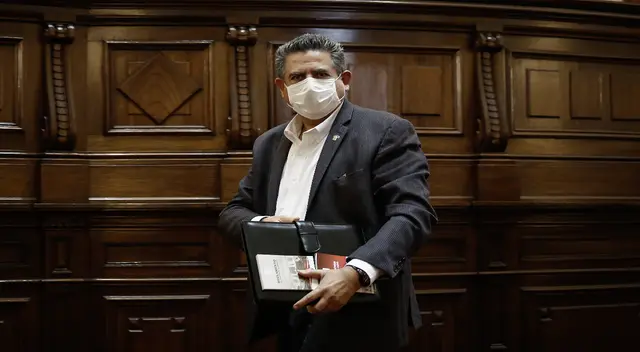 Los gobiernos locales exigen la renuncia de Manuel Merino