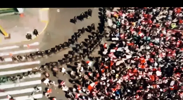 Perú festeja renuncia de Merino: Asombrosas imágenes muestran la algarabía del país