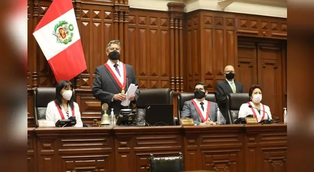 Francisco Sagasti da juramento en el Congreso