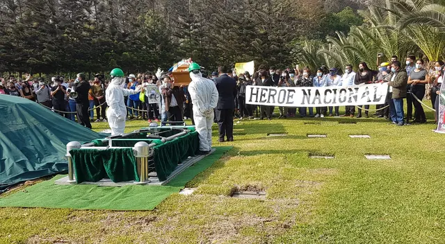 Los familiares de Inti Sotelo lo despidieron como Héroe Nacional. Los familiares de Inti Sotelo lo despidieron como Héroe Nacional.