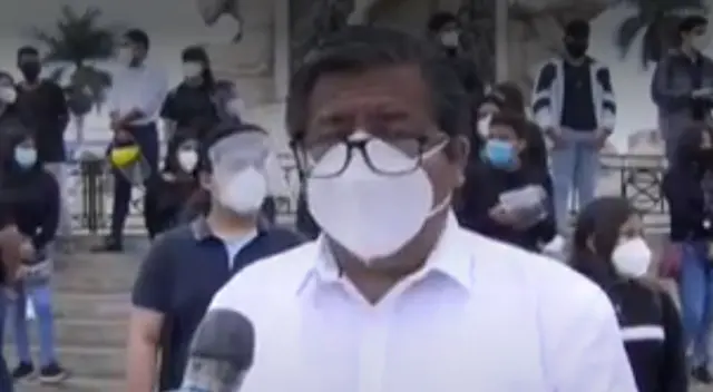 Regidor Hernán Aquino, se pronuncia sobre renuncias. Regidor Hernán Aquino, se pronuncia sobre renuncias.